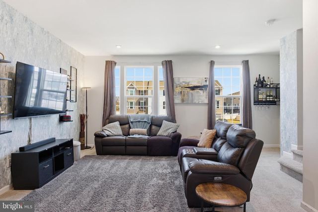 17 CONTINENTAL BLVD, Sicklerville, NJ 08081