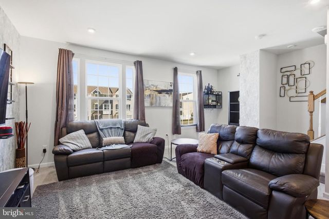 17 CONTINENTAL BLVD, Sicklerville, NJ 08081