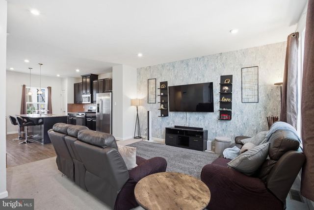 17 CONTINENTAL BLVD, Sicklerville, NJ 08081