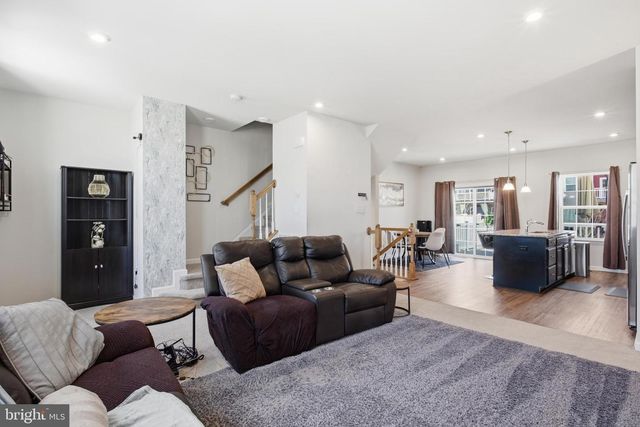 17 CONTINENTAL BLVD, Sicklerville, NJ 08081