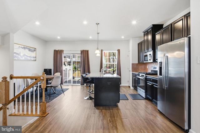 17 CONTINENTAL BLVD, Sicklerville, NJ 08081