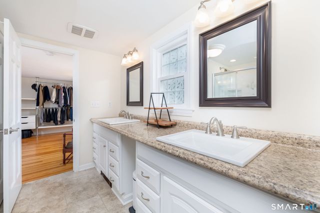 117 Roslyn Drive, New Britain, CT 06052