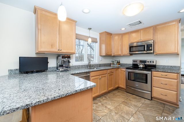 117 Roslyn Drive, New Britain, CT 06052