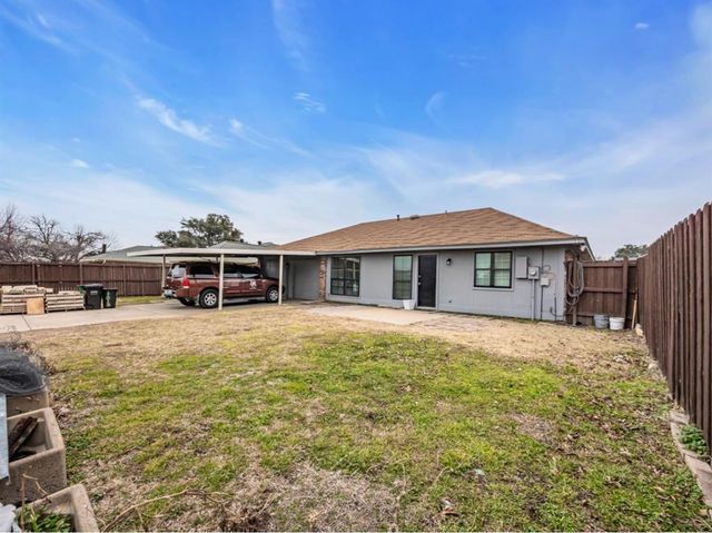1013 Hunters Glen Drive, Mesquite, TX 75150