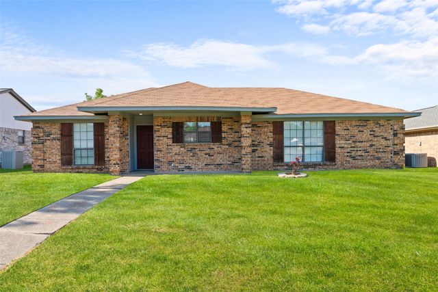 1013 Hunters Glen Drive, Mesquite, TX 75150