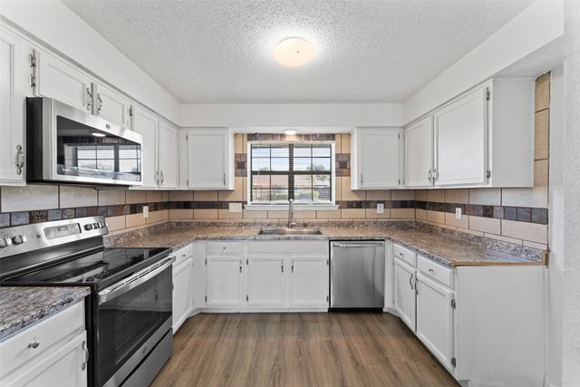 1013 Hunters Glen Drive, Mesquite, TX 75150