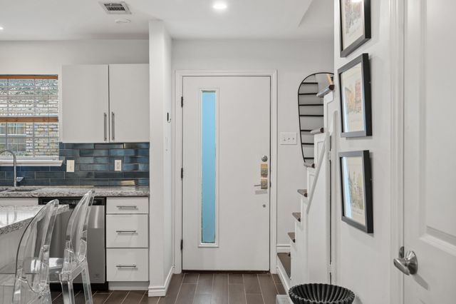 4306 Buena Vista Street 102B, Dallas, TX 75205