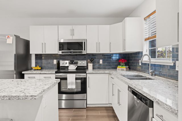 4306 Buena Vista Street 102B, Dallas, TX 75205