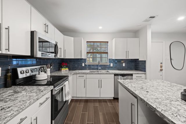 4306 Buena Vista Street 102B, Dallas, TX 75205