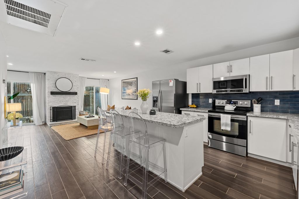 4306 Buena Vista Street 102B, Dallas, TX 75205