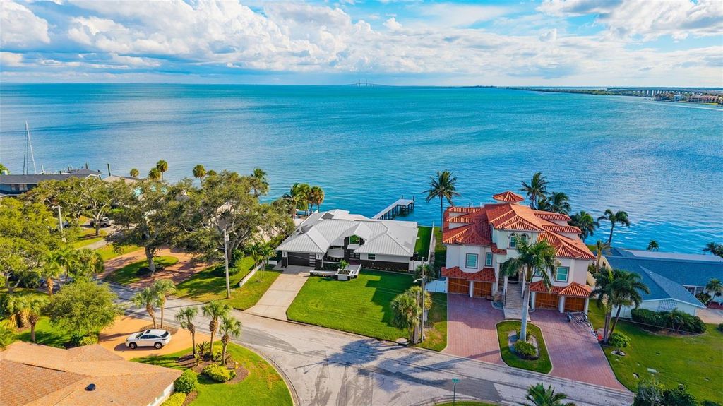 Image 2 of property listing at 2936 68TH AVENUE S, St Petersburg, FL 33712