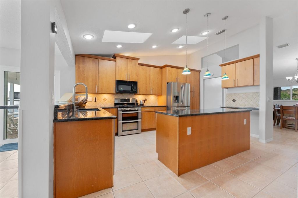 Image 12 of property listing at 2936 68TH AVENUE S, St Petersburg, FL 33712