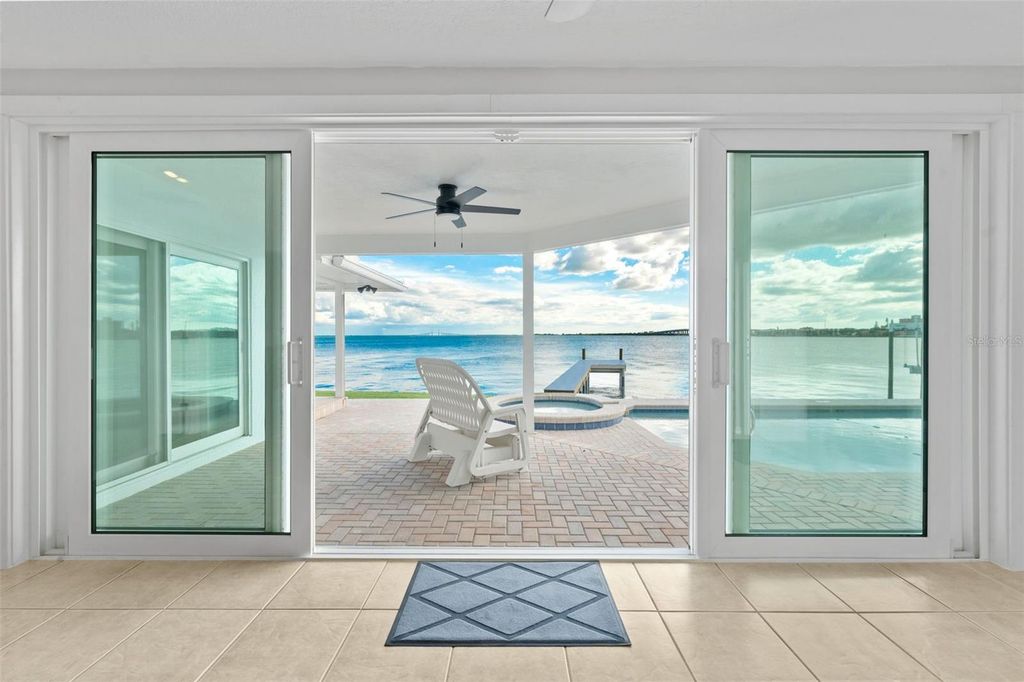 Image 14 of property listing at 2936 68TH AVENUE S, St Petersburg, FL 33712