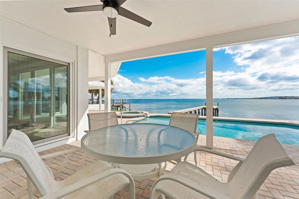 Image 15 of property listing at 2936 68TH AVENUE S, St Petersburg, FL 33712