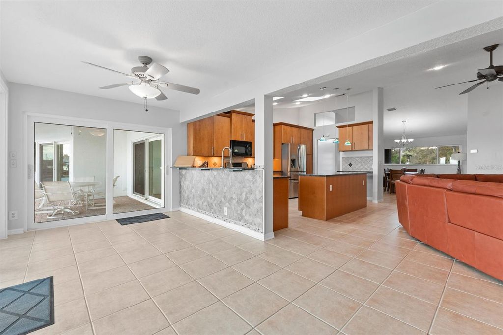 Image 16 of property listing at 2936 68TH AVENUE S, St Petersburg, FL 33712