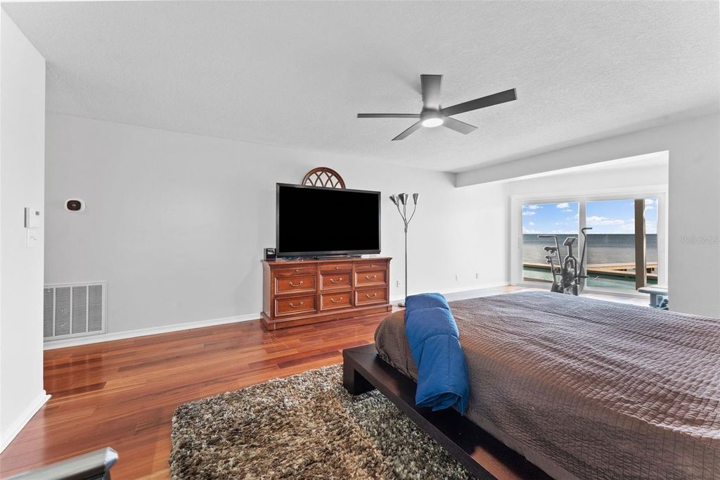 Image 19 of property listing at 2936 68TH AVENUE S, St Petersburg, FL 33712