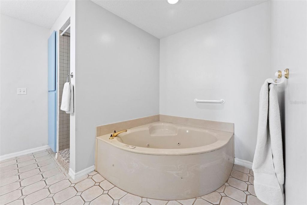 Image 22 of property listing at 2936 68TH AVENUE S, St Petersburg, FL 33712