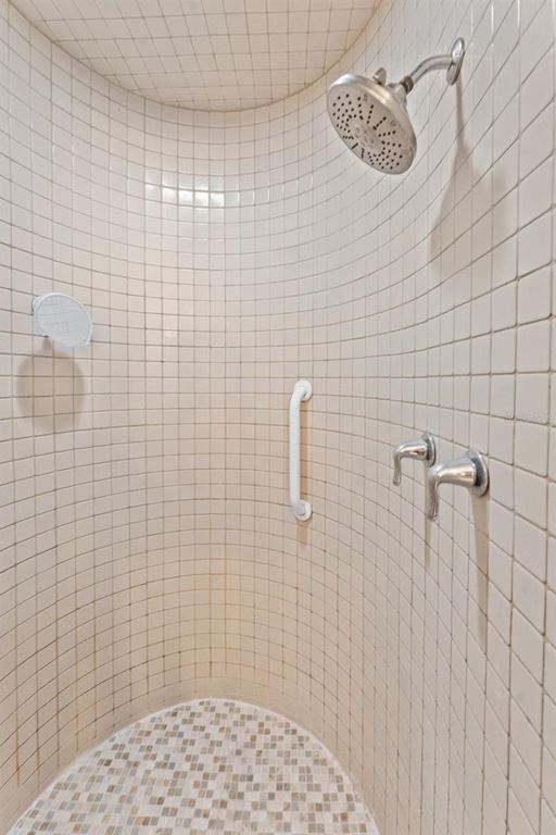 Image 23 of property listing at 2936 68TH AVENUE S, St Petersburg, FL 33712