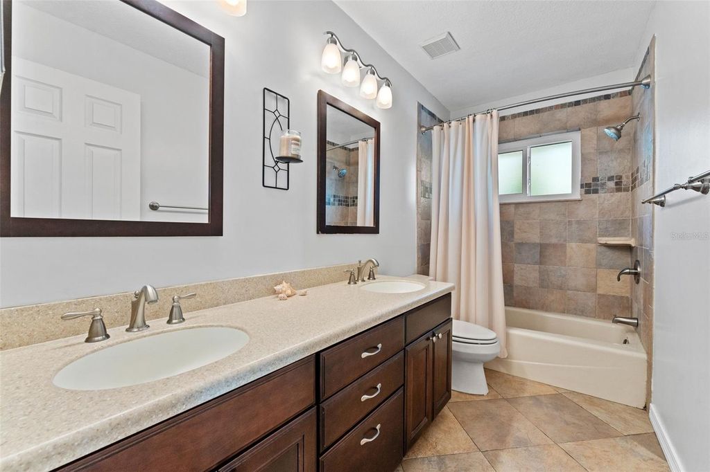 Image 33 of property listing at 2936 68TH AVENUE S, St Petersburg, FL 33712