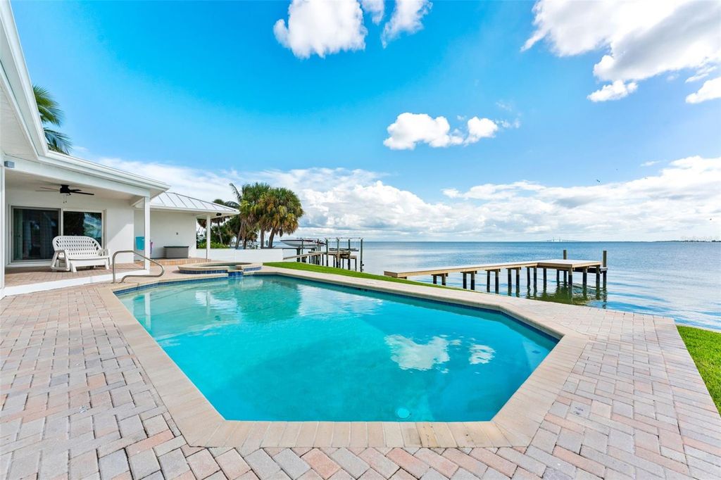 Image 36 of property listing at 2936 68TH AVENUE S, St Petersburg, FL 33712