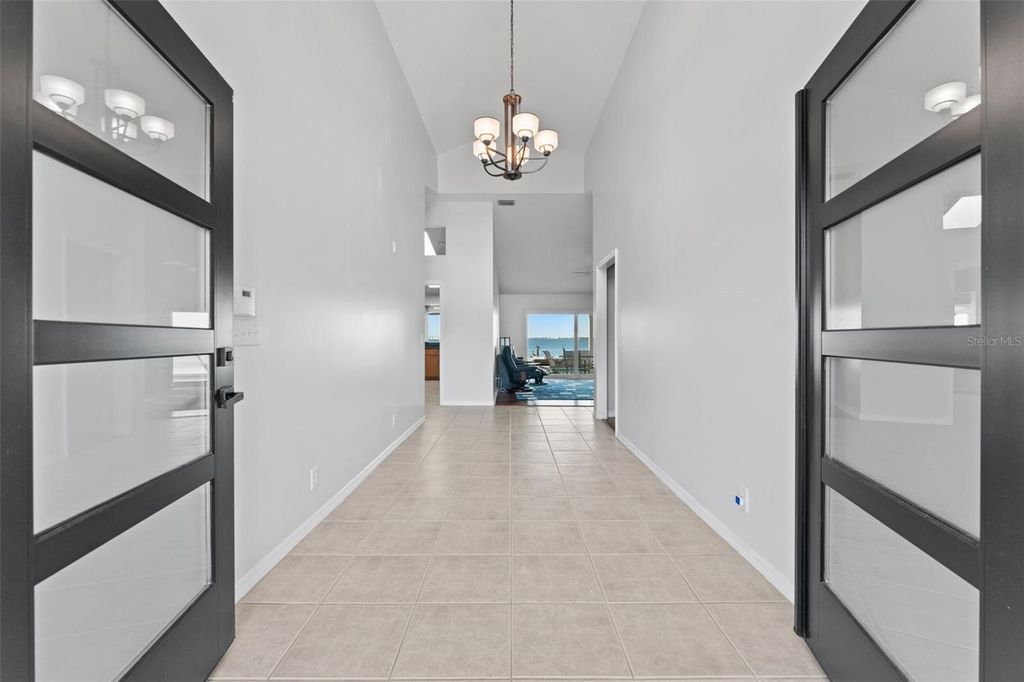 Image 5 of property listing at 2936 68TH AVENUE S, St Petersburg, FL 33712