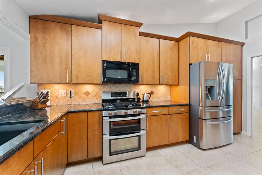 Image 8 of property listing at 2936 68TH AVENUE S, St Petersburg, FL 33712