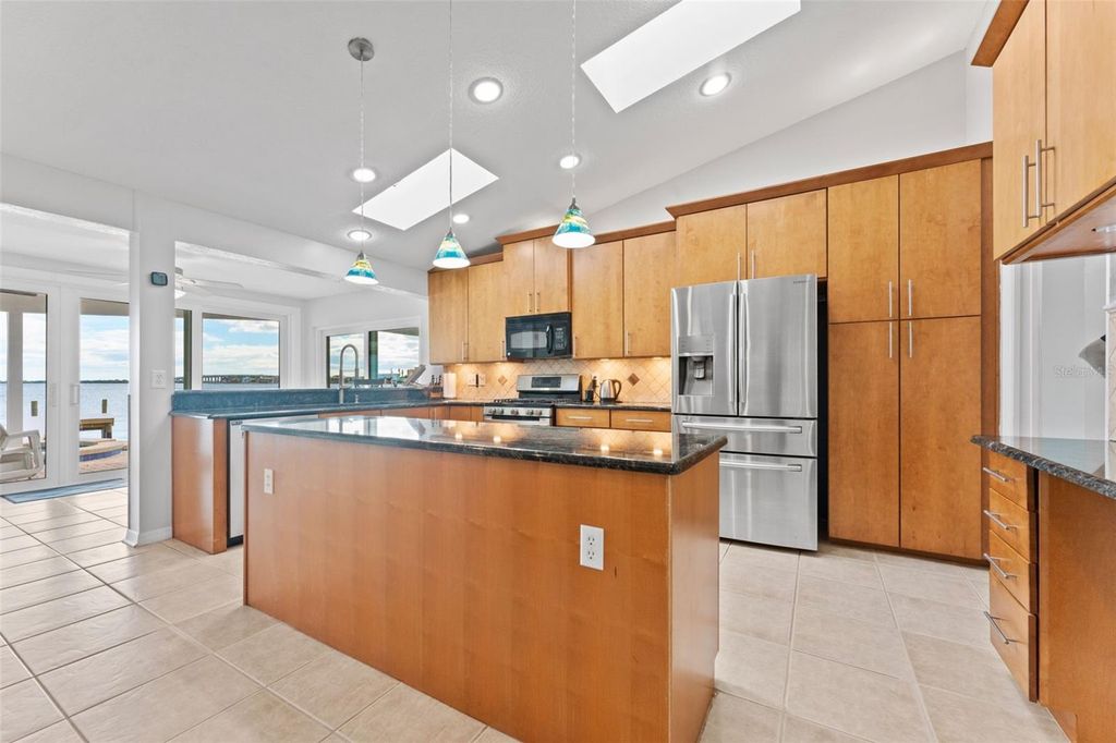 Image 9 of property listing at 2936 68TH AVENUE S, St Petersburg, FL 33712