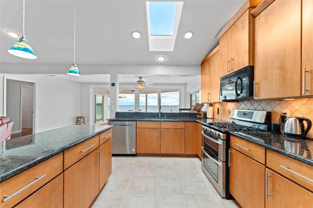 Image 10 of property listing at 2936 68TH AVENUE S, St Petersburg, FL 33712