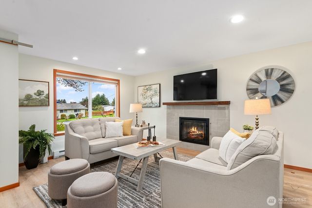 4902 NE 7th Place, Renton, WA 98059