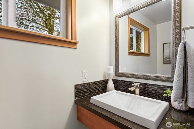 4902 NE 7th Place, Renton, WA 98059