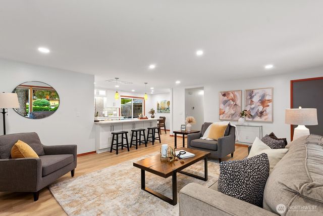 4902 NE 7th Place, Renton, WA 98059