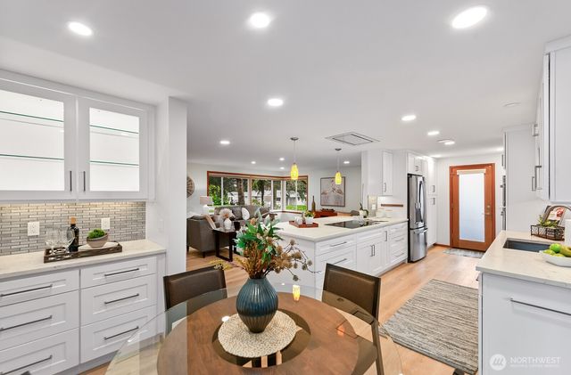 4902 NE 7th Place, Renton, WA 98059