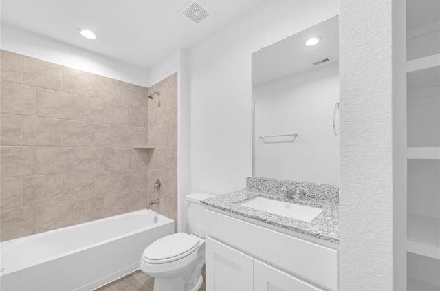 2028 Woodlark Way, Sealy, TX 77474