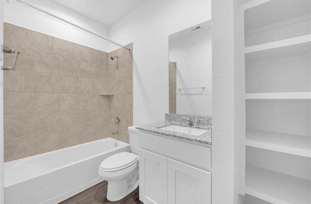 2028 Woodlark Way, Sealy, TX 77474