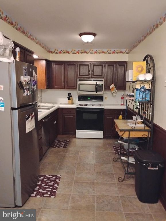 Image 12 of property listing at 1 ASPEN CT, Douglassville, PA 19518