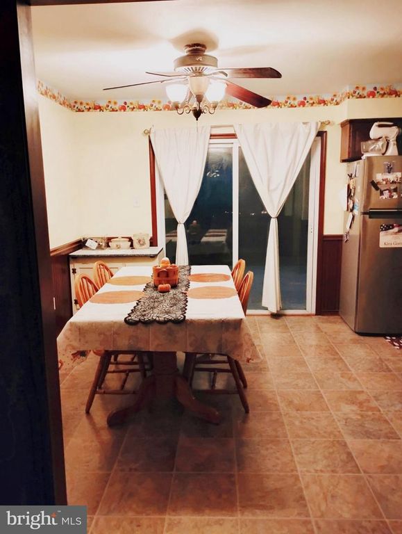 Image 13 of property listing at 1 ASPEN CT, Douglassville, PA 19518