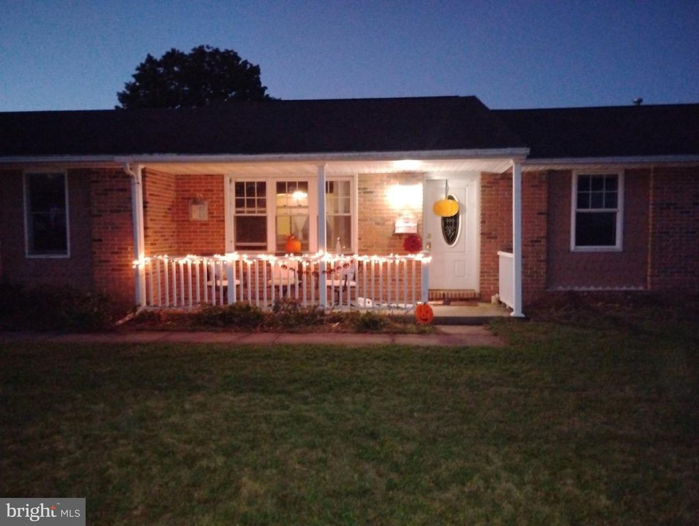 Image 14 of property listing at 1 ASPEN CT, Douglassville, PA 19518