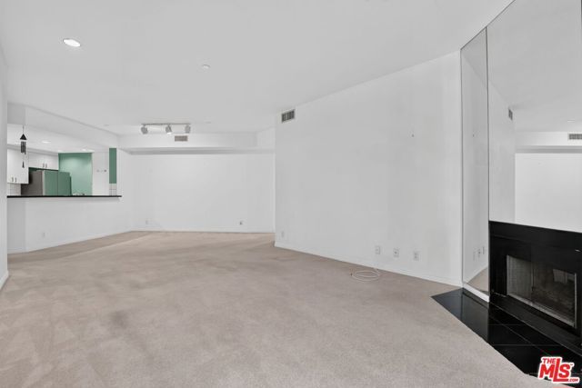 12000 Goshen Avenue 103, Los Angeles, CA 90049