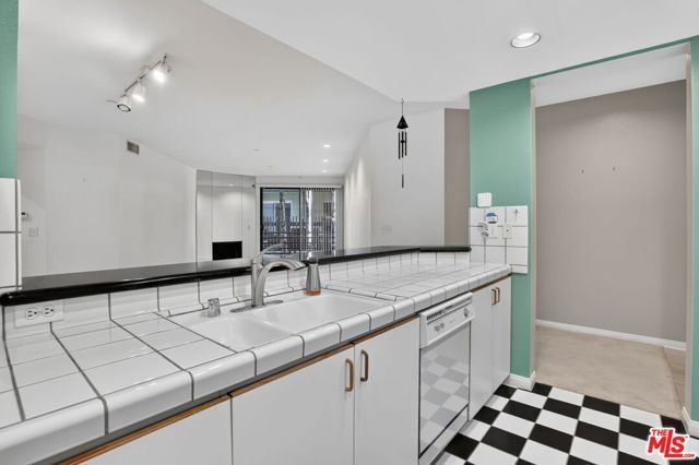 12000 Goshen Avenue 103, Los Angeles, CA 90049