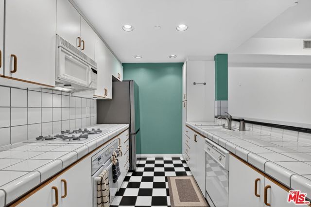 12000 Goshen Avenue 103, Los Angeles, CA 90049