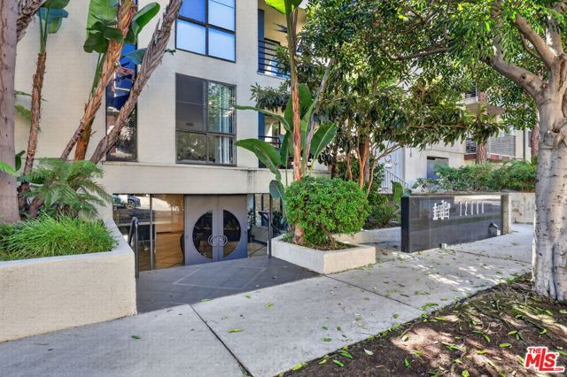 12000 Goshen Avenue 103, Los Angeles, CA 90049