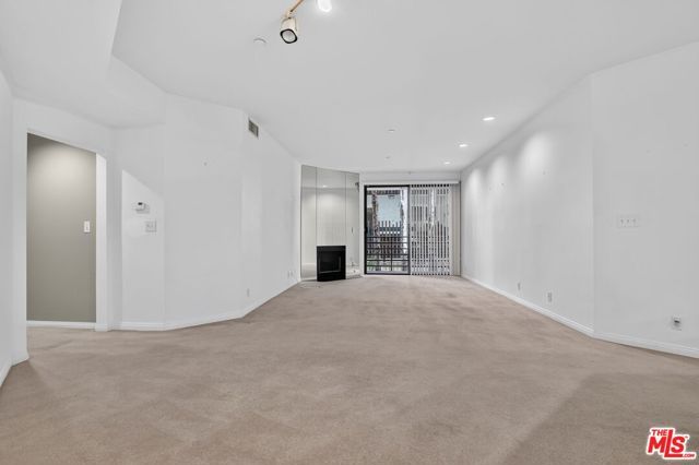 12000 Goshen Avenue 103, Los Angeles, CA 90049