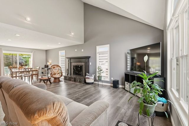 2104 Van Oaks Drive, Twinsburg, OH 44087