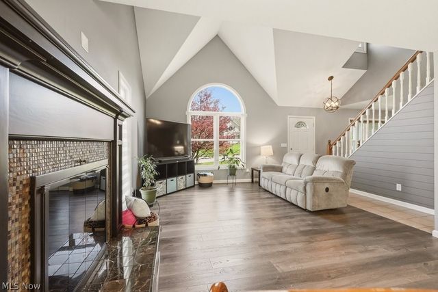 2104 Van Oaks Drive, Twinsburg, OH 44087
