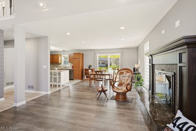 2104 Van Oaks Drive, Twinsburg, OH 44087