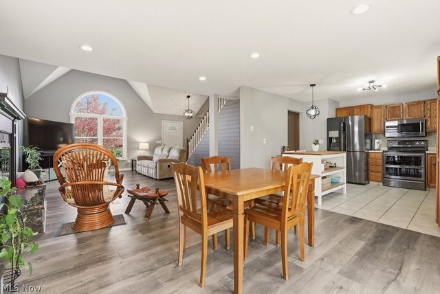 2104 Van Oaks Drive, Twinsburg, OH 44087