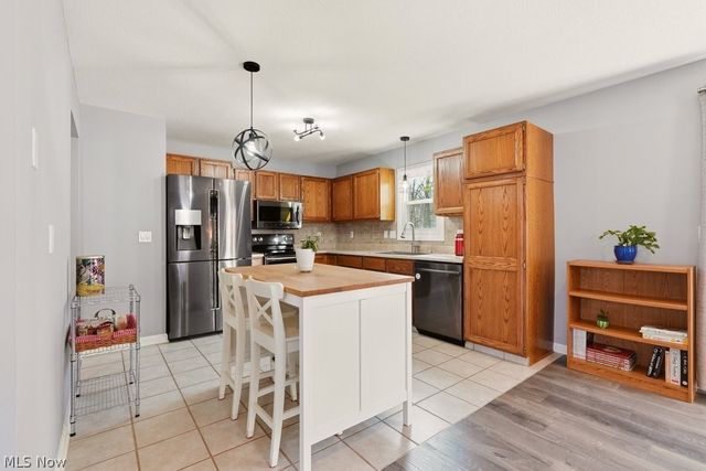 2104 Van Oaks Drive, Twinsburg, OH 44087