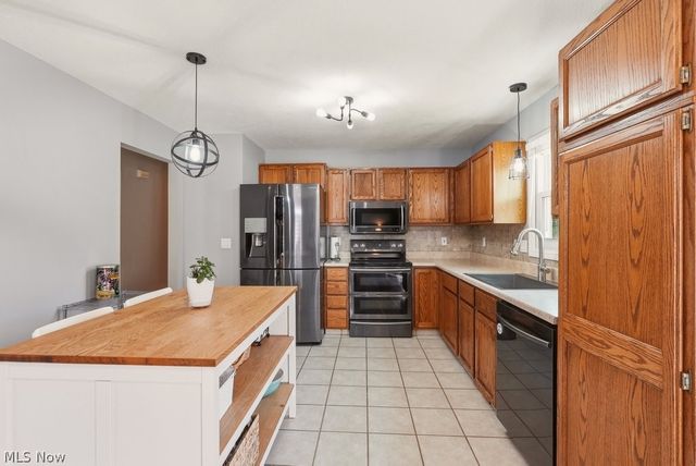 2104 Van Oaks Drive, Twinsburg, OH 44087