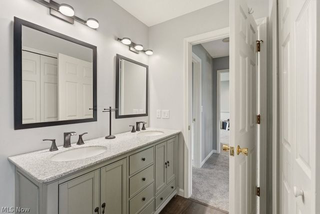 2104 Van Oaks Drive, Twinsburg, OH 44087