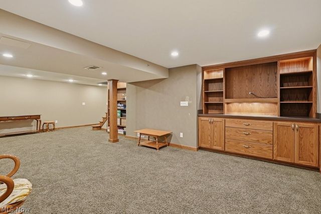 2104 Van Oaks Drive, Twinsburg, OH 44087
